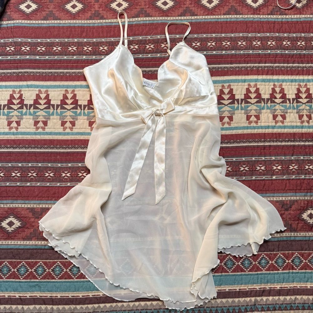 Vintage Elegant Cream Satin Slip size small